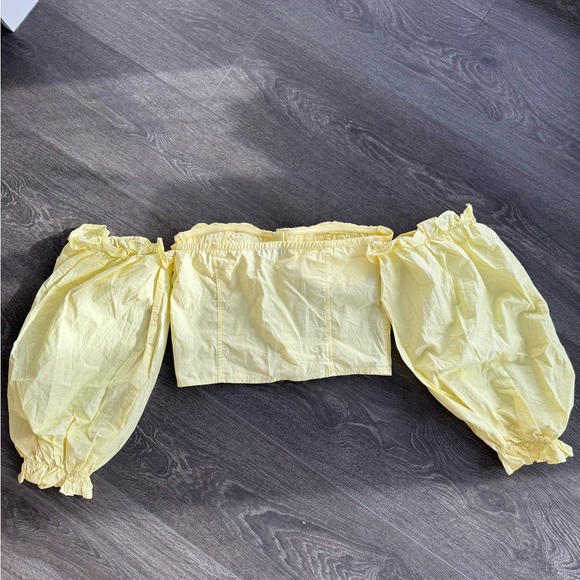 Fashion Nova Off shoulder crop top - Picture 4 of 5